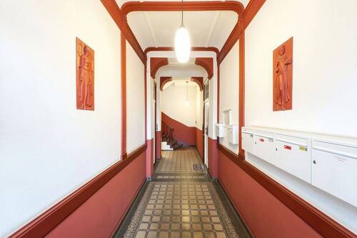 Hauseingang - Etagenwohnung mit 260,90 m&sup2; in Berlin zum Kaufen