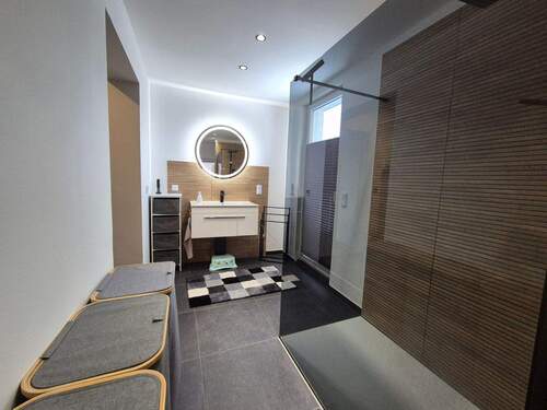 EG: Bad mit Dusche - 