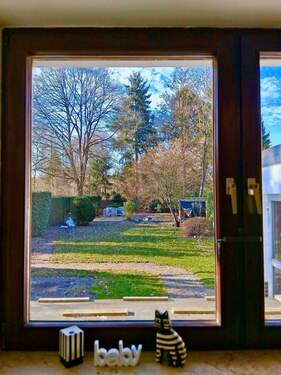 Blick in den Garten - 7 Zimmer Einfamilienhaus zum Kaufen in Hamburg
