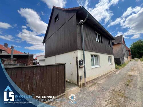 Frontansicht - kleines EFH in ruhiger Lage - 69.900,00&nbsp;EUR Kaufpreis, ca.&nbsp; 104,00&nbsp;m&sup2;&nbsp;Wohnfl&auml;che