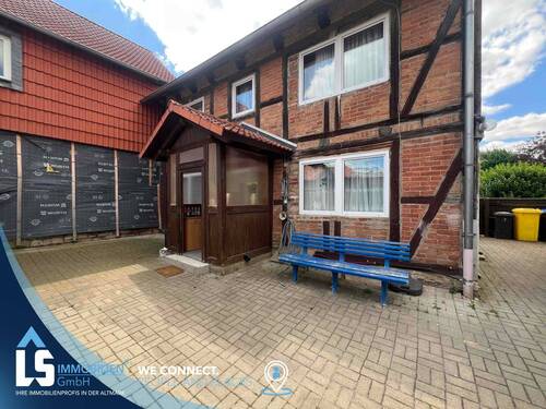 Innenhof mit Hauseingang - 5 Zimmer Einfamilienhaus zum Kaufen in Osterwieck