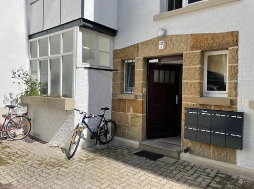 Hauseingang - 3 Zimmer Etagenwohnung zum Kaufen in Stuttgart