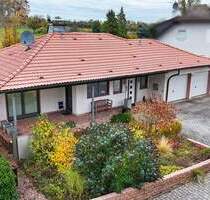 Stilvoller Bungalow mit separater ELW, Doppelgarage & großem Grundstück - Hammersbach Marköbel