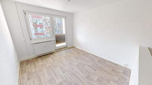 Wohnzimmer - 4 Zimmer Etagenwohnung zur Miete in Chemnitz