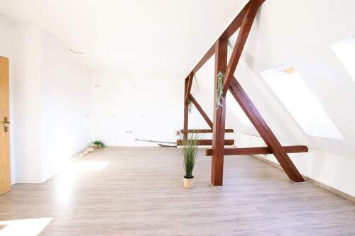 WE10_offener Wohnbereich_Bild2.jpg - Charmante 3-Raum-Wohnung mit offener Küche, Holzbalken & großem Tageslichtbad