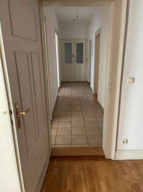 Flur - Etagenwohnung mit 130,00 m&sup2; in Fürth zur Miete