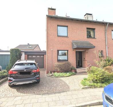 Aussenansicht - Gesucht und gefunden: Ruhig gelegenes EFH mit Garage und Garten in Grevenbroich