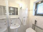 Gäste-WC mit Dusche (Teilansicht) - 