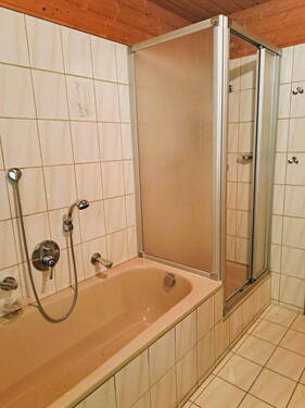Badwanne mit Dusche II Stock - 