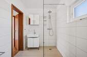 Vollbad mit Dusche - 