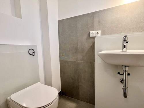 MODERNE GÄSTE-TOILETTE - 4 Zimmer Reihenmittelhaus in Hofheim