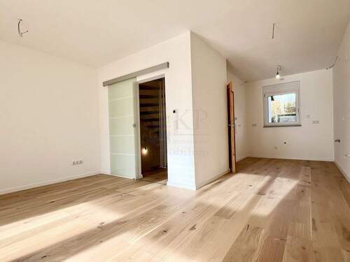 HELLES WOHN-ESSZIMMER ZUR KÜCHE - 