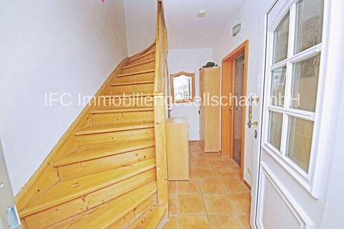 Hauseingang / Flurbereich im EG - 3 Zimmer Reihenmittelhaus zum Kaufen in Dessau-Roßlau