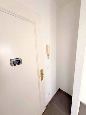 Platzsparende Lösung im Eingangsbereich - Terrassenwohnung mit 69,00 m&sup2; in Berlin zur Miete