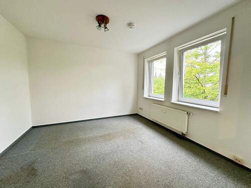 Zimmer 2 (Teppichboden wurde inzwischen entfernt) - 