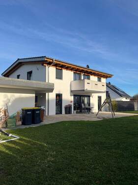 Haus von außen - Traumhaftes Einfamilienhaus mit Einliegerwohnung