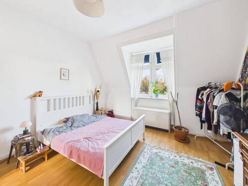 charmantes Schlafzimmer - Etagenwohnung mit 76,00 m&sup2; in Wiesbaden zur Miete