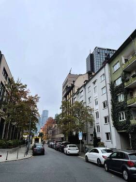 Ausblick - Renovierte 2-Zimmer-Wohnung mit Galerie in zentraler Lage von Frankfurt-Westend