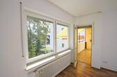 Wohnzimmer mit Balkon - 