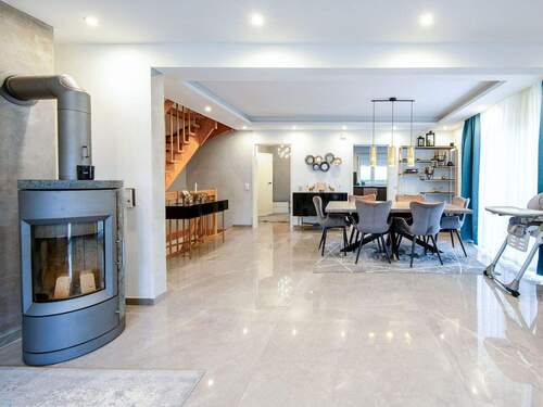 Blick in den Essbereich - 4 Zimmer Doppelhaushälfte zum Kaufen in Greifenberg