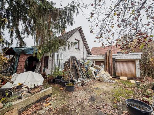 1.Haus.jpg - Erbbaurecht mit einer sanierungsbedürftigen Doppelhaushälfte