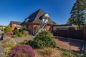Straßenansicht - 7 Zimmer Mehrfamilienhaus, Wohnhaus zum Kaufen in Büdelsdorf