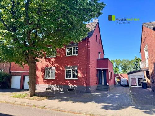 Frontansicht - Familienidyll nahe Blausteinsee - Einfamilienhaus mit Wintergarten und großem Garten in Dürwiß