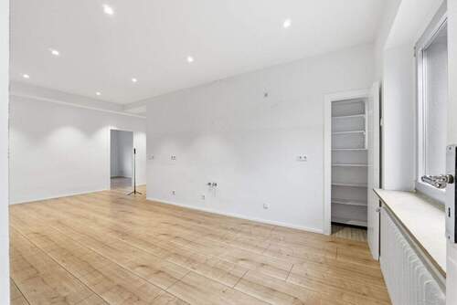 Küche mit Speisekammer - 