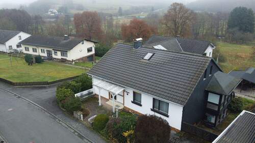 Außenbild - 8 Zimmer Einfamilienhaus zum Kaufen in Dietzhölztal / Steinbrücken