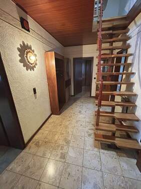 Flur - Einfamilienhaus mit 200,00 m&sup2; in Dietzhölztal / Steinbrücken zum Kaufen