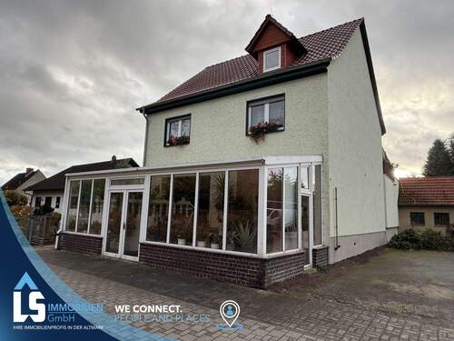 Vorderansicht.jpg - Großzügiges Zuhause mit Wow-Effekt - Wohnen & Wellness mitten in Stendal