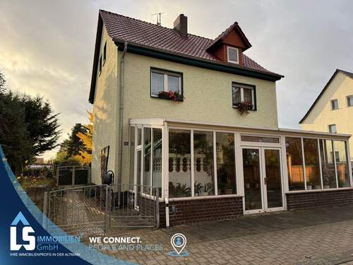 Vorderansicht.jpg - 4 Zimmer Einfamilienhaus zum Kaufen in Stendal