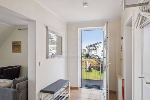 Flur - Eingangstür - 