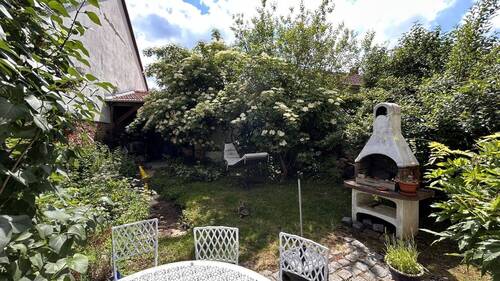 Garten mit Zugang zur Scheune - 