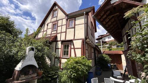 Hausansicht vom Garten - Modernisiertes Fachwerkhaus mit Charme in Unter-Ostern!