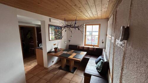 Sitzgelegenheit bei der Küche - 6 Zimmer Einfamilienhaus in Reichelsheim / Unter-Ostern