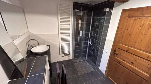 Renoviertes Badezimmer Erdgeschoss 2 - 