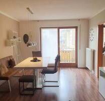 Frei: Schöne Wohnung (2ZKB, etc.) mit Balkon + Inventar, 1. OG, mit Duplex-Parkplatz, in guter Lage! - Burglengenfeld