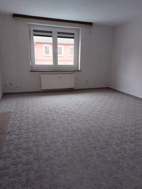 Wohnzimmer - 3 Zimmer Etagenwohnung zur Miete in Großröhrsdorf