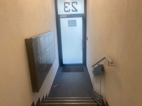 Hauseingangsbereich - Etagenwohnung mit 120,10 m&sup2; in Halle (Saale) zur Miete