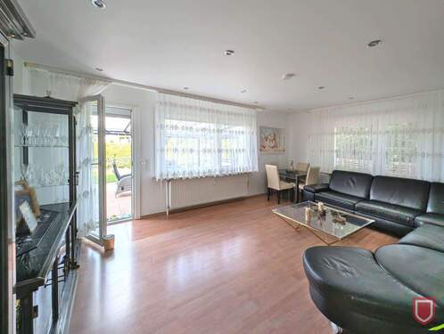 Wohnzimmer mit Terrassenausgang EG - 
