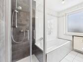 Dusche und Badewanne - 