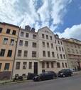 Hausfront - Bezugsfreie Maisonettenwohnung im sanierten Altbau - 90 m² - 3 Zimmer