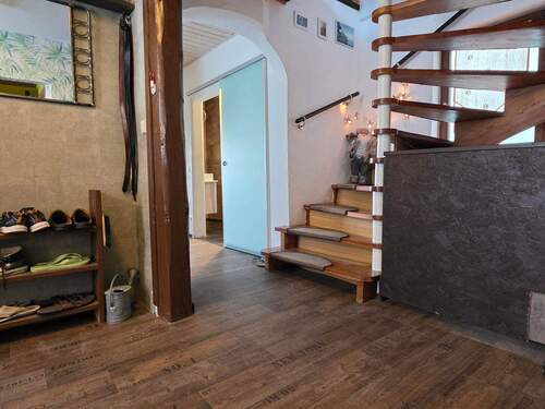 Blick Kaminbereich zur Treppe - 