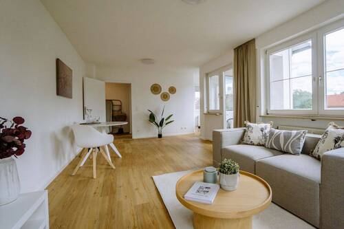 Wohnzimmer - Stadt-Balkon-Tiefgarage. Und du so? - Provisionsfrei -