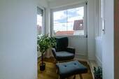 Leseecke im Wohnzimmer - Etagenwohnung mit 64,00 m² in Weilheim zum Kaufen