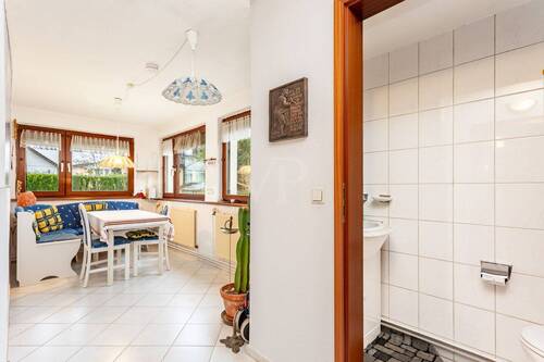Eingangsbereich mit Gäste-WC - Einfamilienhaus mit 110,00 m&sup2; in Berlin zum Kaufen