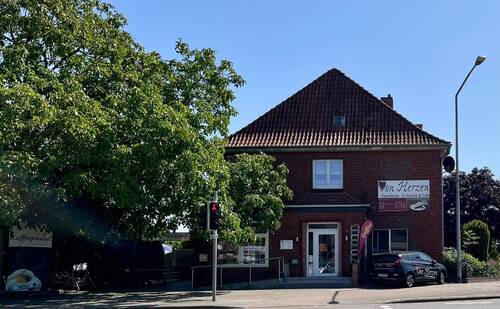 Frontansicht - Wohn- und Geschäftshaus auf 2.500 m² Grundstück