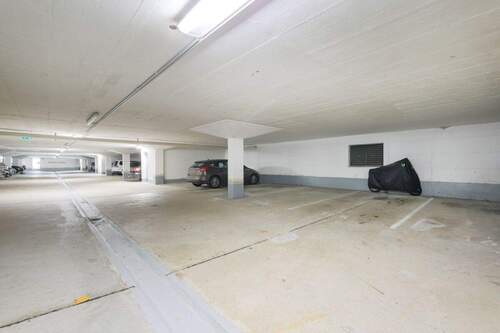 Tiefgaragenstellplatz - 