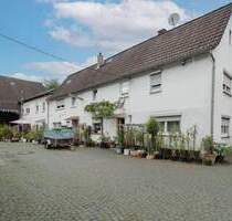 Vielseitiges Mehrfamilienhaus mit Scheune & 6 Garagen in ruhiger Sackgasse von Liederbach - Liederbach am Taunus